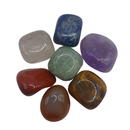 Lot de Pierres Roulées 7 Chakras avec Pendentif Porte-Pierre Offert