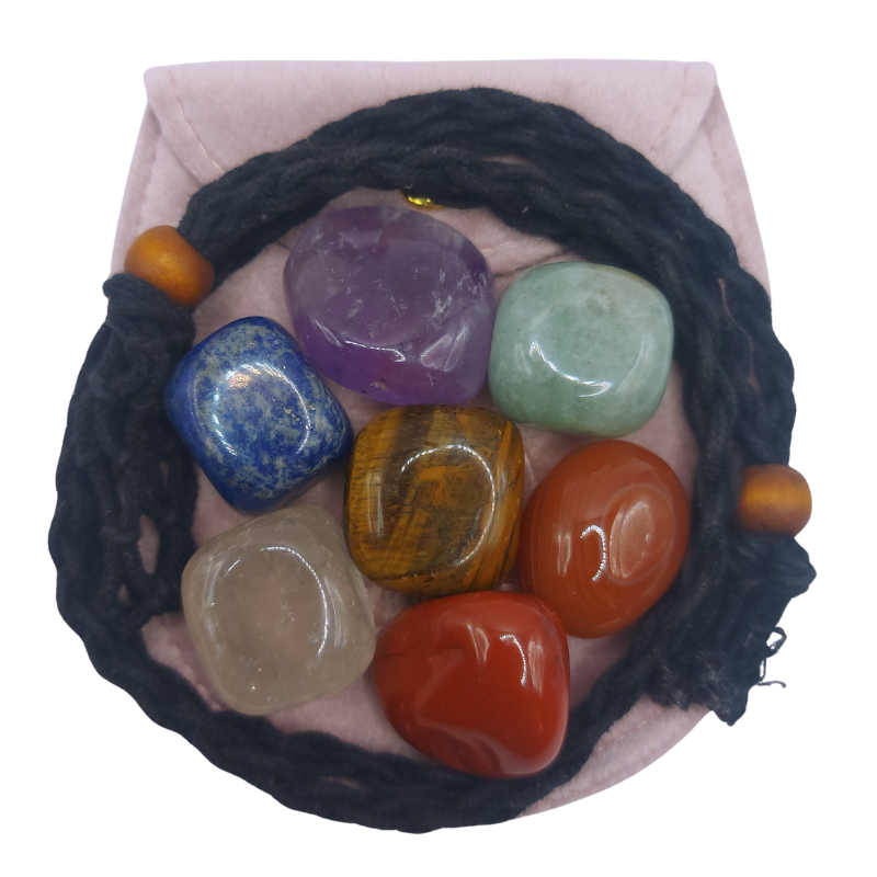 Lot de Pierres Roulées 7 Chakras avec Pendentif Porte-Pierre Offert